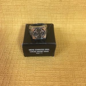 MENS STAINLESS STEEL CROSS SIGNET RING